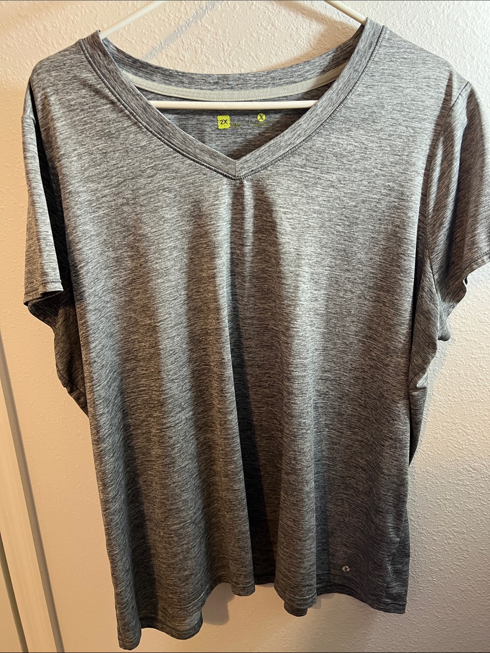 Xersion Men's Heather Gray V-Neck Short Sleeve Tee